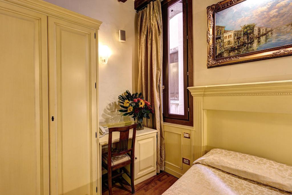 Pensión Palazzo La Scala 3*