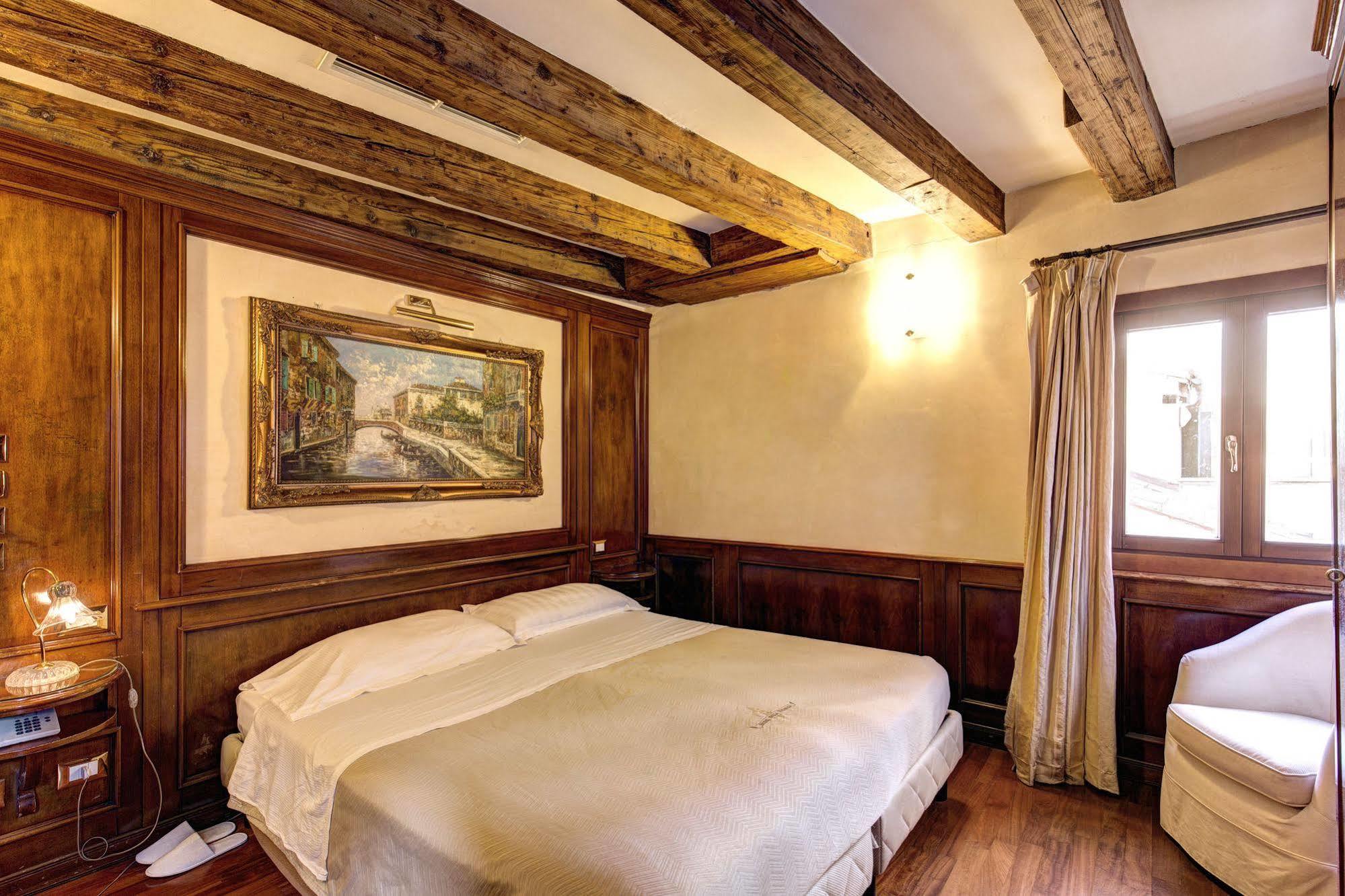 Pensión Palazzo La Scala 3*